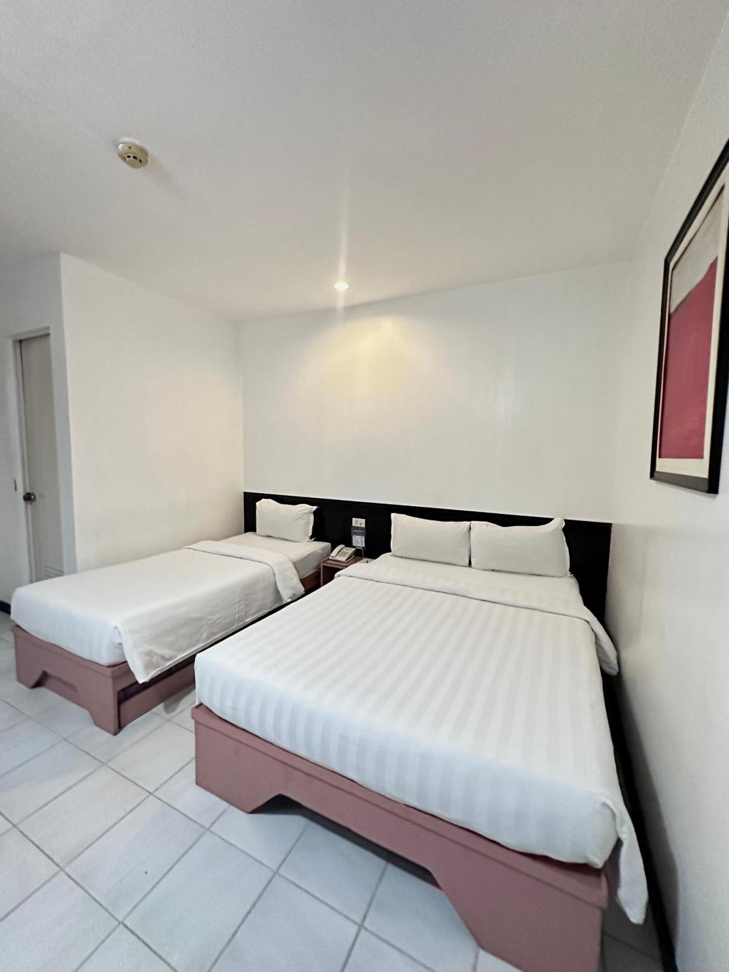 Hotel Pier Cuatro Cebu Kültér fotó
