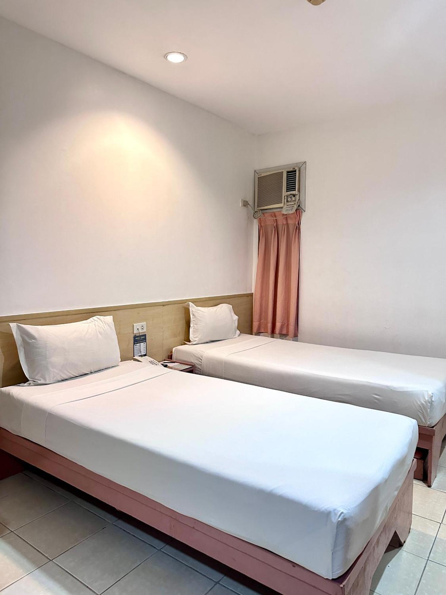 Hotel Pier Cuatro Cebu Kültér fotó
